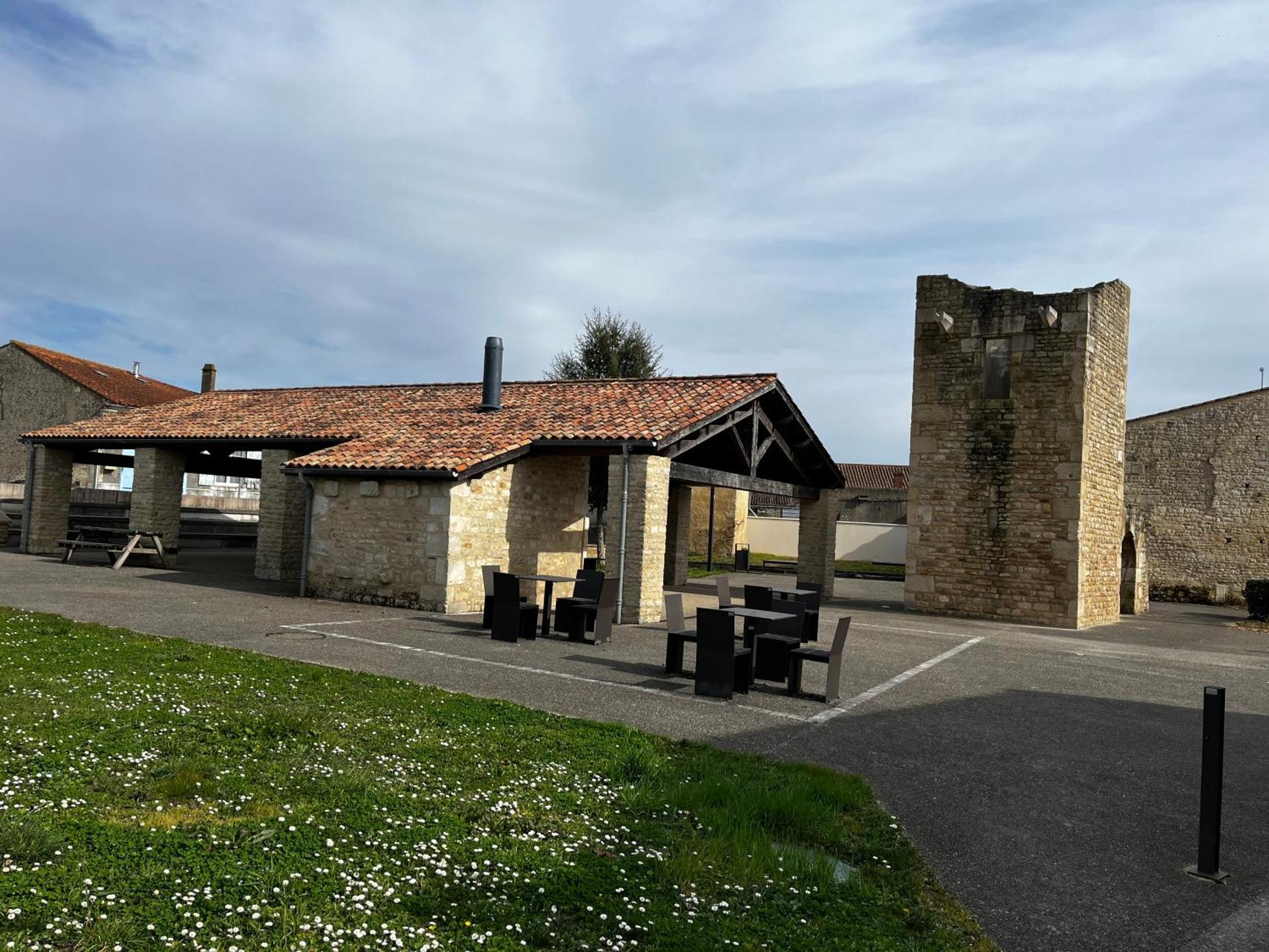 La Maison Du Bonheur Le Gue-de-Velluire Bagian luar foto